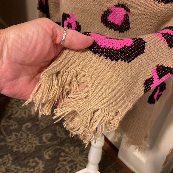 Runway fringed sweater size M - Picture 5 of 7